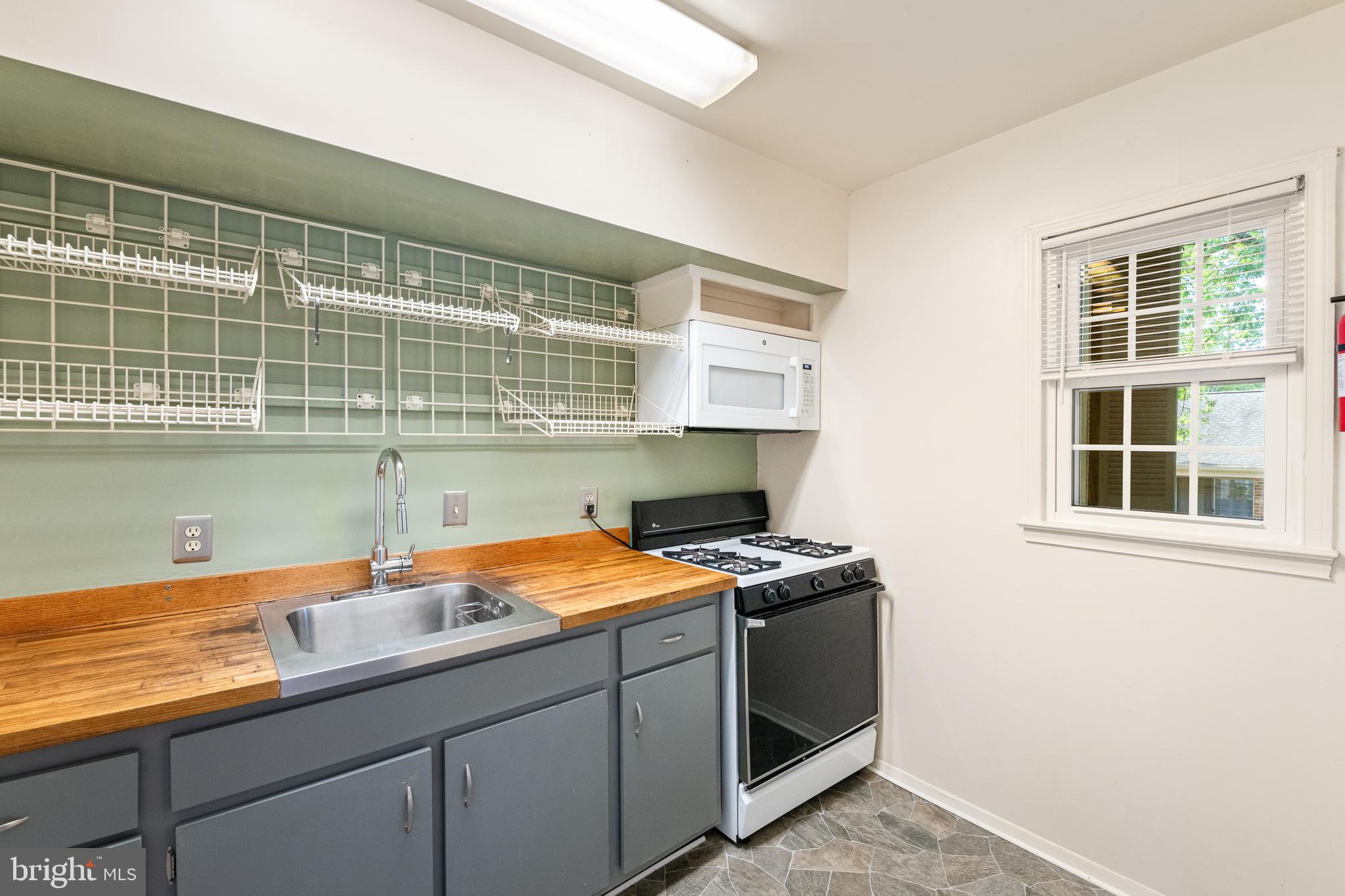 2417 Barracks Road, Unit 1 Charlottesville, VA 22901 - Photo 13 of 34 Kitchen