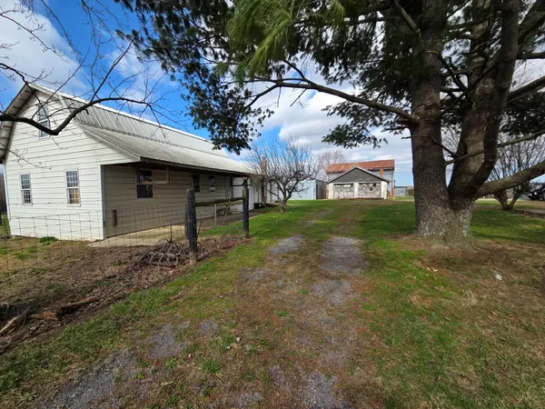 $279,900 | 9996 Bennington Pike, Vevay, IN 47043
