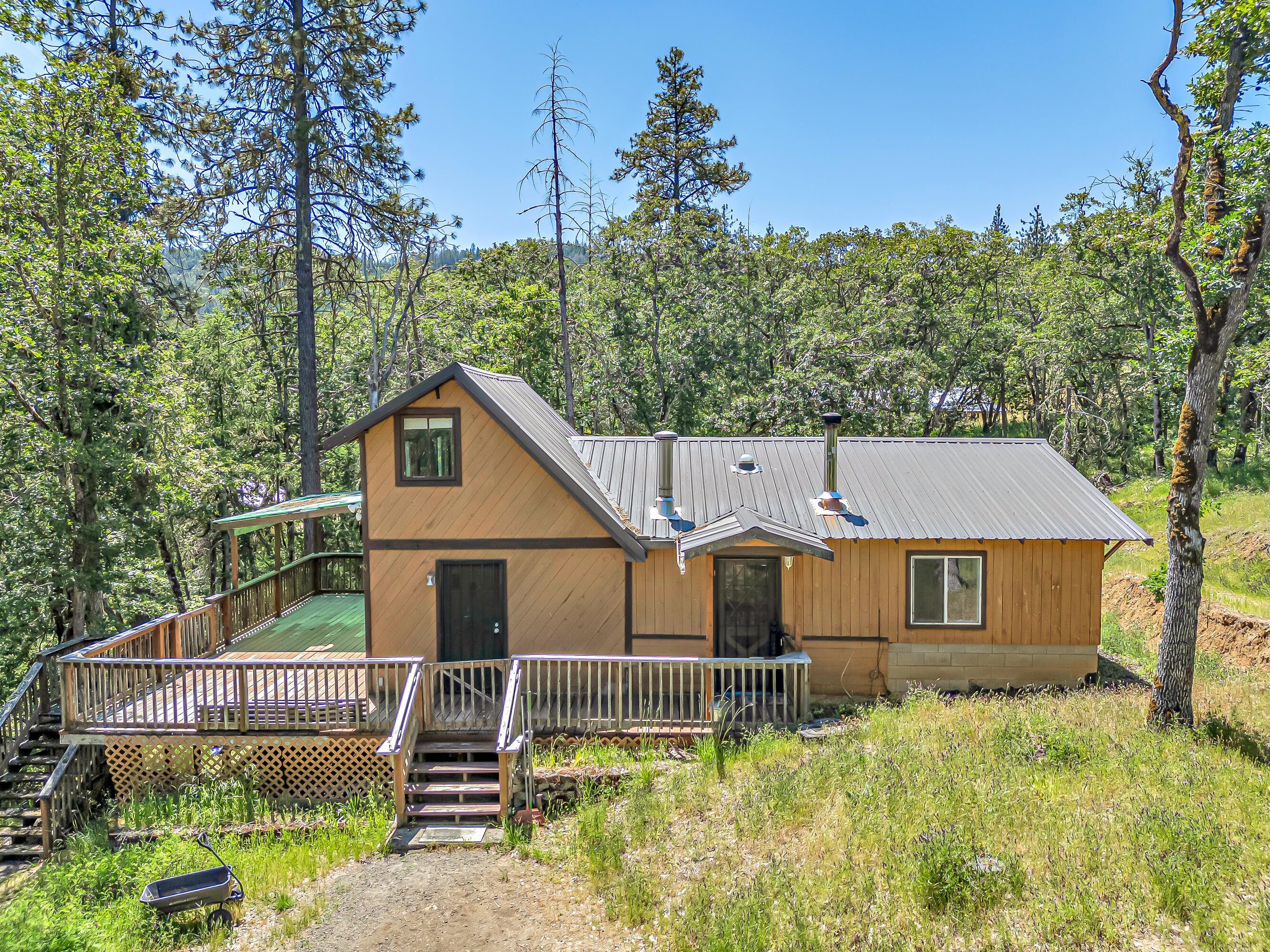 4780 Andrews Road Medford, OR 97501 - Photo 3 of 47 Studio Front Aerial
