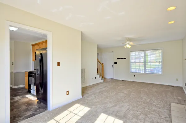 a view of empty room with window