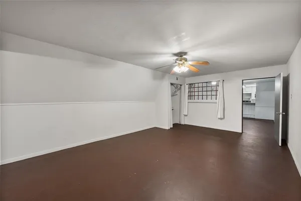 $1,300 | 3128 Emhouse Road, Corsicana, TX 75110