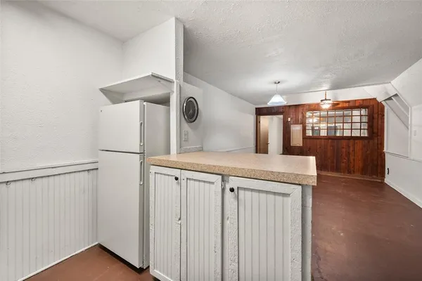 $1,300 | 3128 Emhouse Road, Corsicana, TX 75110