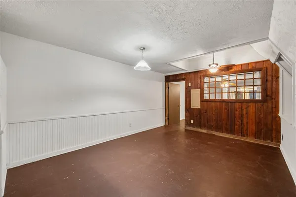 $1,300 | 3128 Emhouse Road, Corsicana, TX 75110