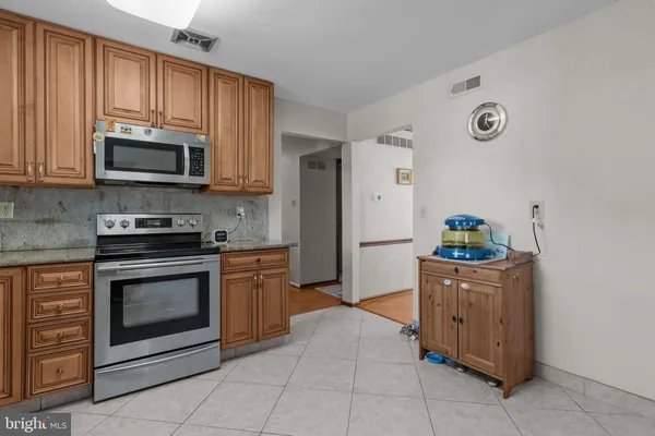 $798,995 | 15 Roy Lane, Huntingdon Valley, PA 19006