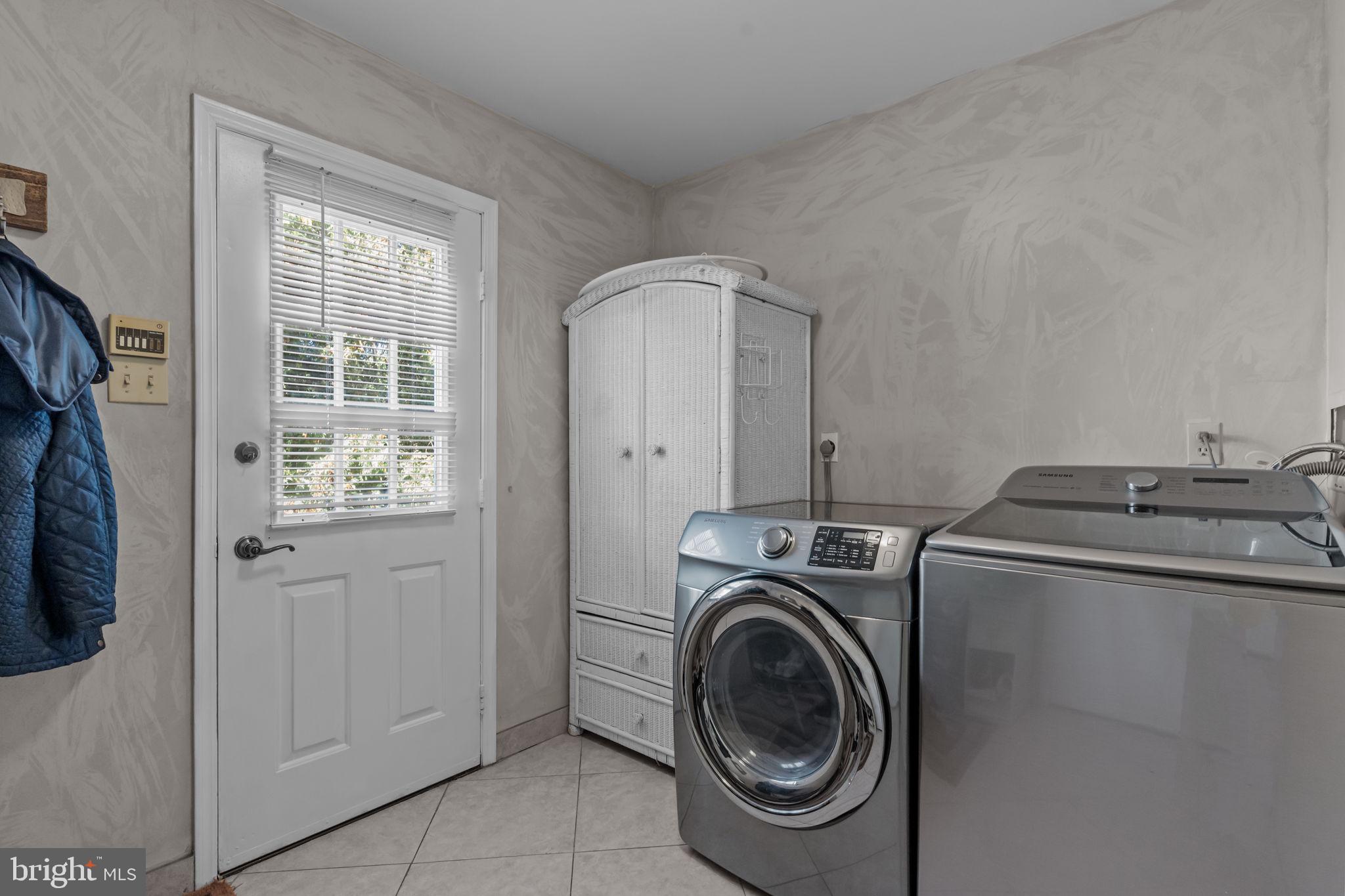15 Roy Lane Huntingdon Valley, PA 19006 - Photo 17 of 45 a utility room with dryer and washer