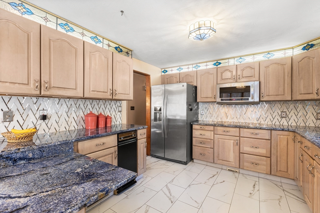 60 David Morris Road Tewksbury, MA 01876 - Photo 8 of 36 Gallery Image 8