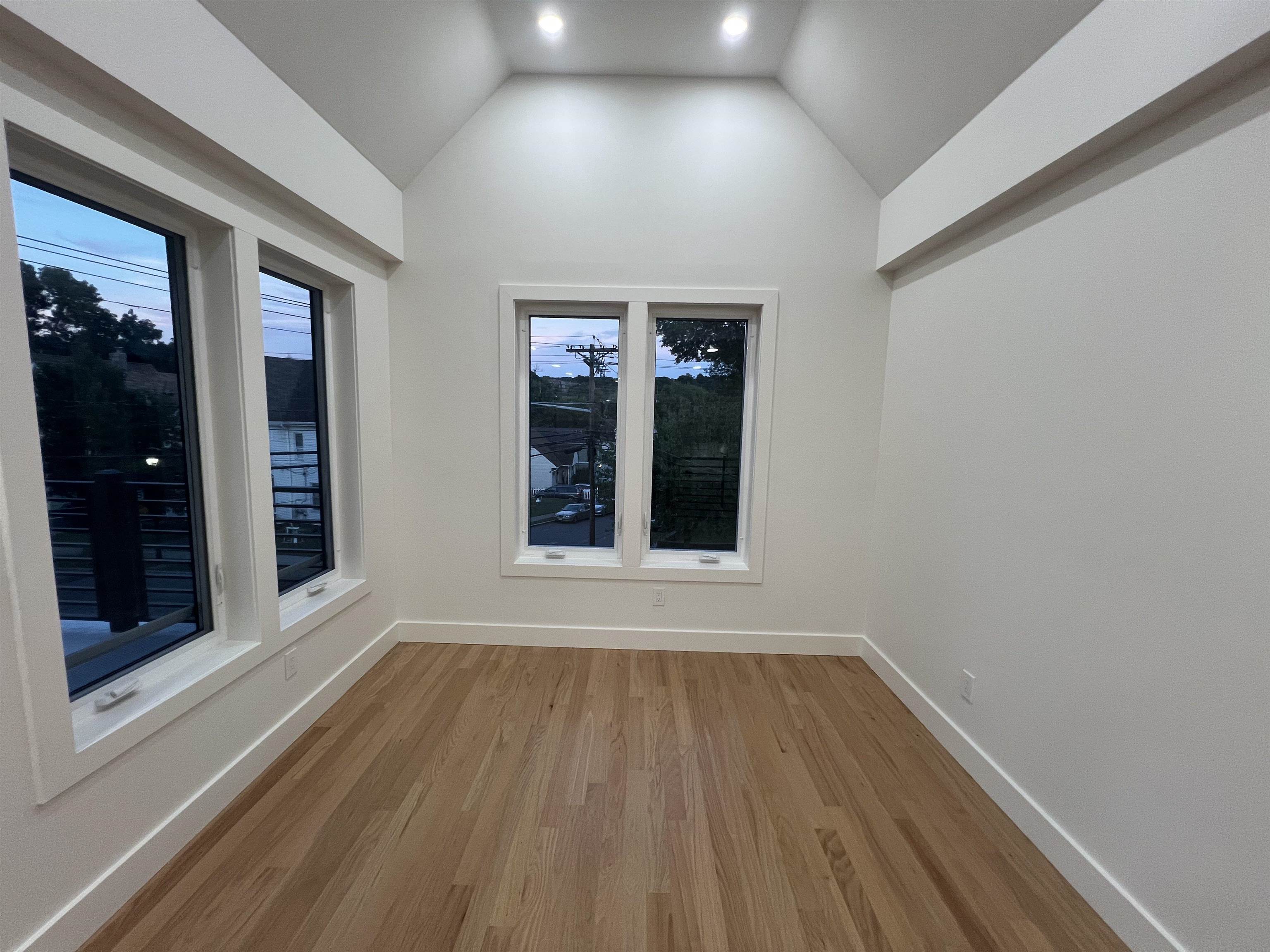 210 Waldo Place, Unit 2 Englewood, NJ 07631 - Photo 9 of 23 en empty room with window