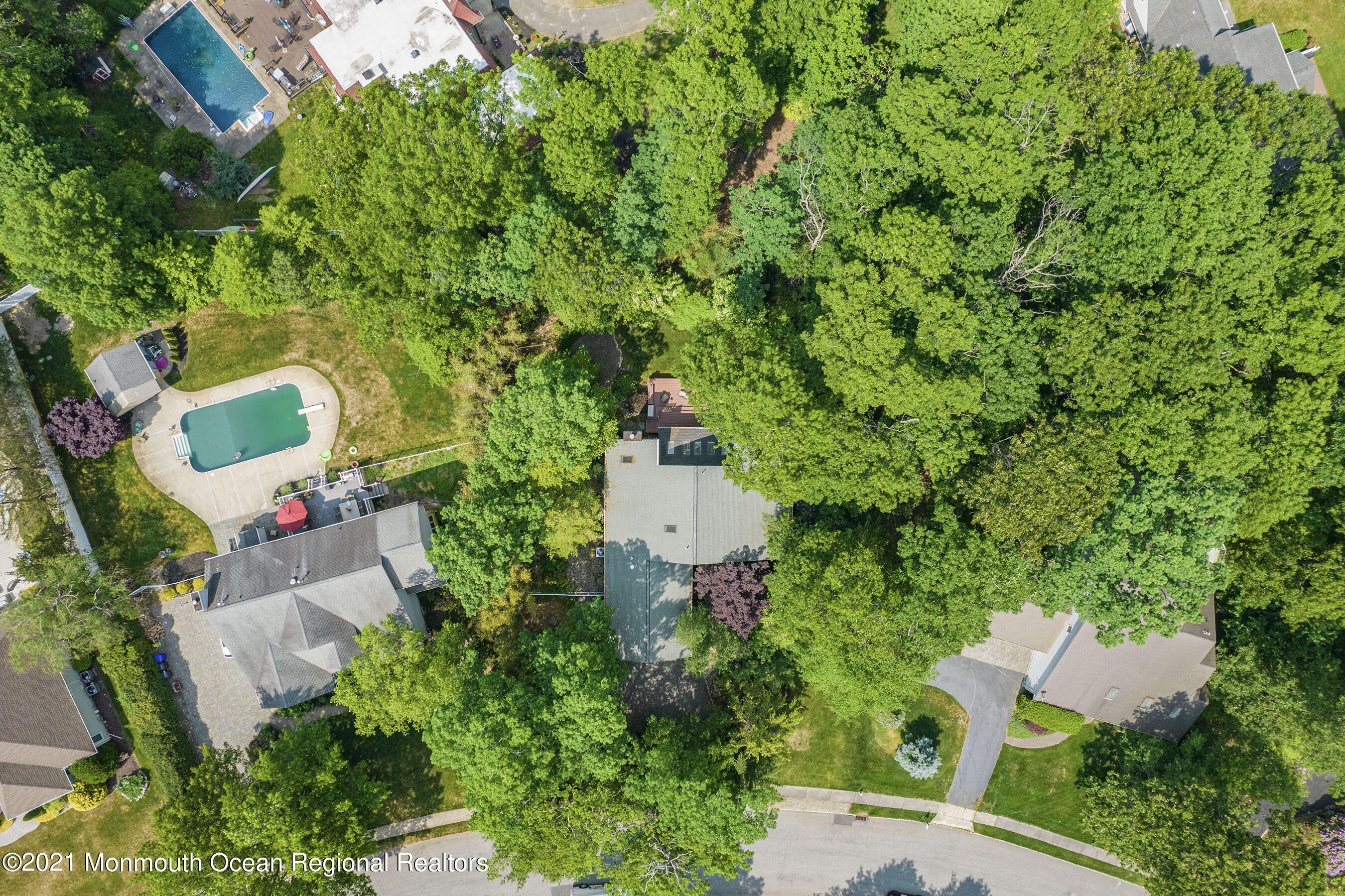 617 Turkey Point Road Brick, NJ 08724 - Photo 41 of 43 an aerial view of a house with a yard and fountain