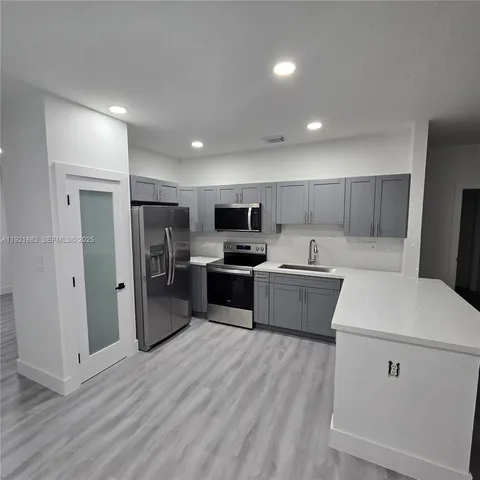 $3,300 | 4276 Northeast 26th Court, Homestead, FL 33033