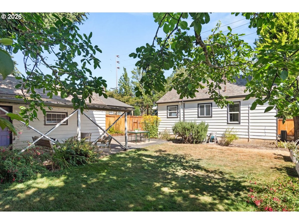 1726 Southeast Reedway Street Portland, OR 97202 - Photo 37 of 43