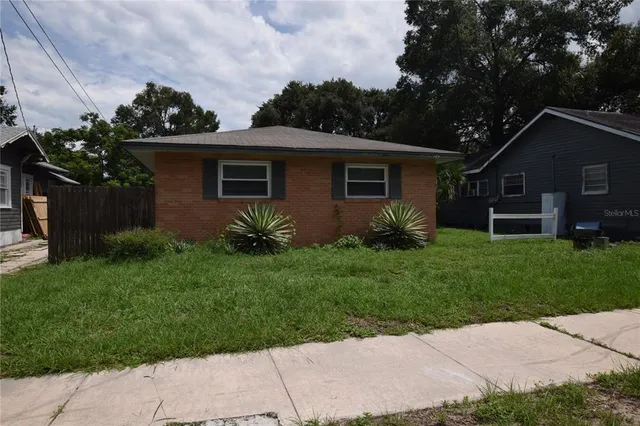 $1,350 | 305 West Hancock Street, Lakeland, FL 33803