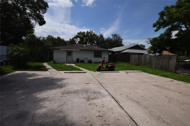 $1,350 | 305 West Hancock Street, Lakeland, FL 33803