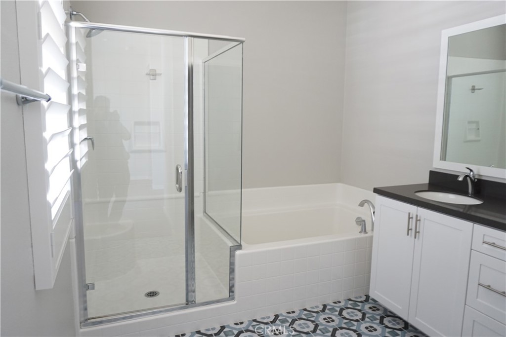 163 Patria Rancho Mission Viejo, CA 92694 - Photo 13 of 25 a bathroom with a bathtub and a shower