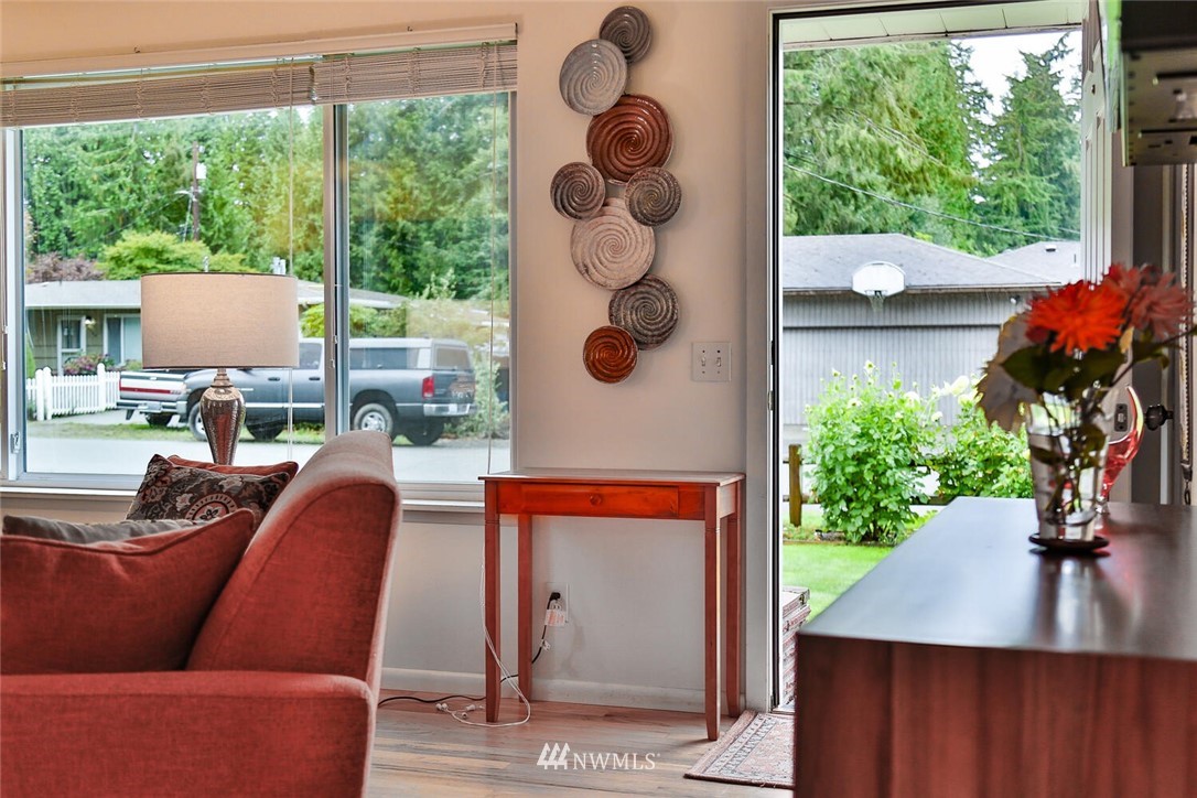 6623 Morgan Road Everett, WA 98203 - Photo 5 of 34