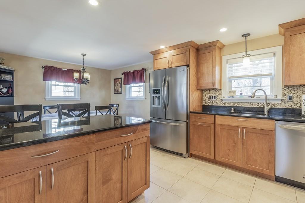 42 Livermore Road Waltham, MA 02451 - Photo 4 of 40 Gallery Image 4