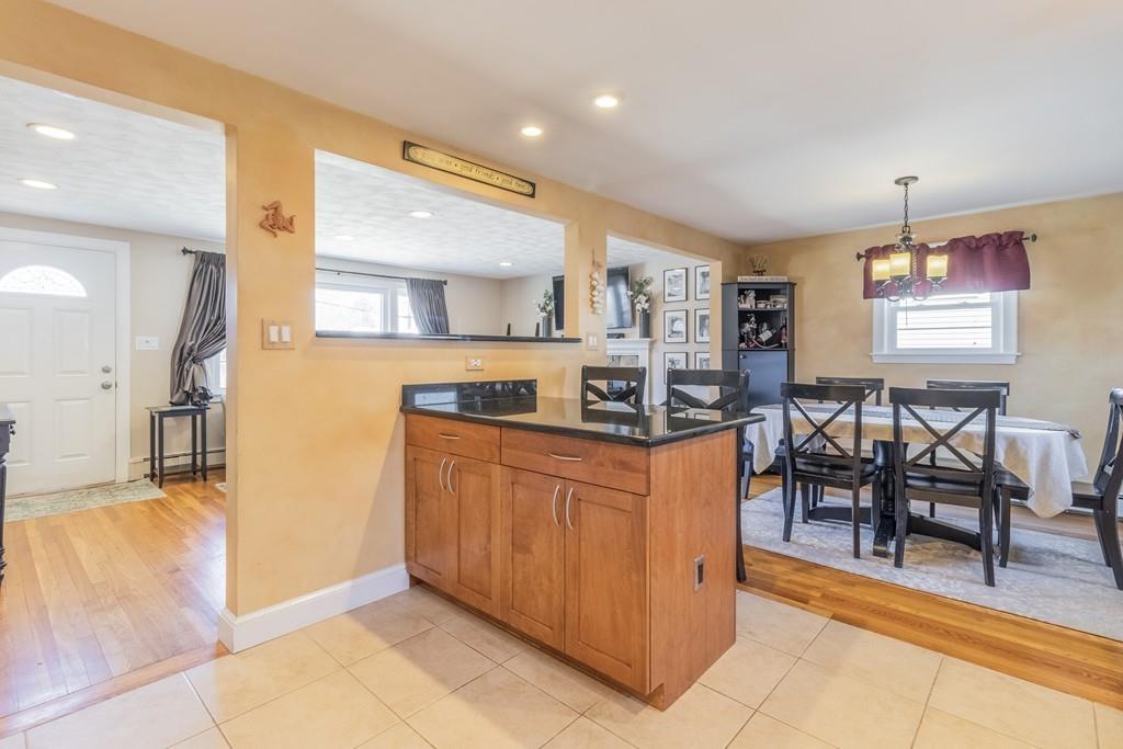 42 Livermore Road Waltham, MA 02451 - Photo 6 of 40 Gallery Image 6