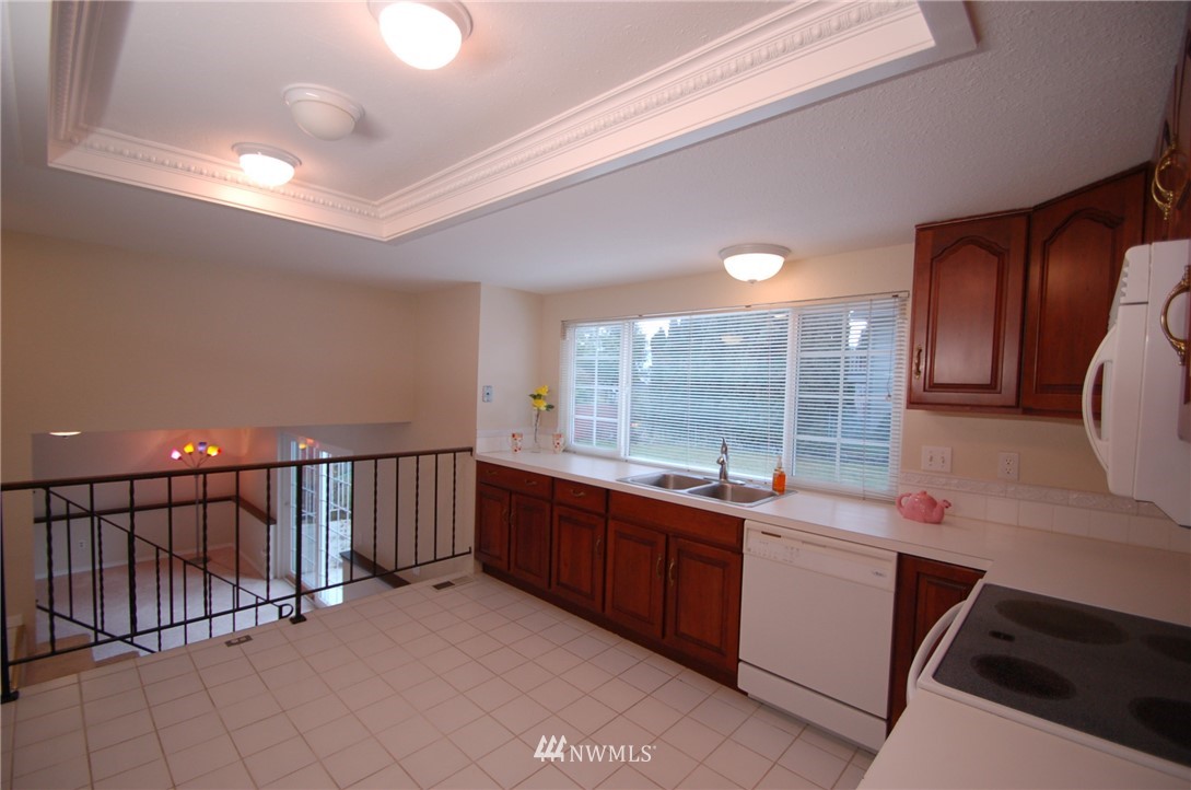 4101 Northeast 24th Street Renton, WA 98059 - Photo 8 of 22