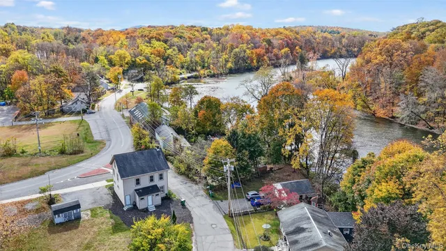 a view of yard with seating area