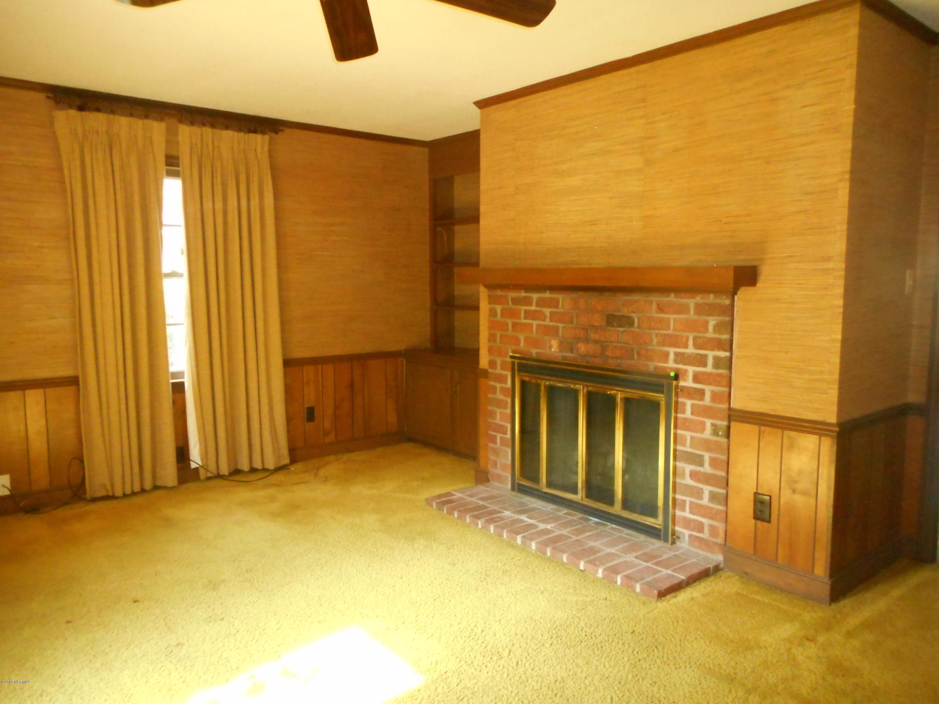 1907 Hardee Road Kinston, NC 28504 - Photo 19 of 34 Den/Office 2