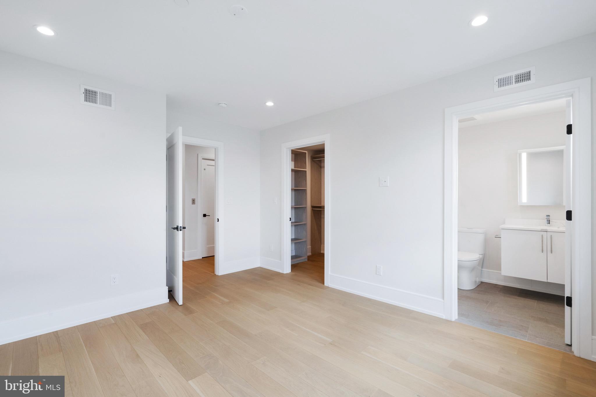 2008 Renaissance Walk, Unit 5 Philadelphia, PA 19145 - Photo 31 of 94 2nd br ensuite bath w/ large closet