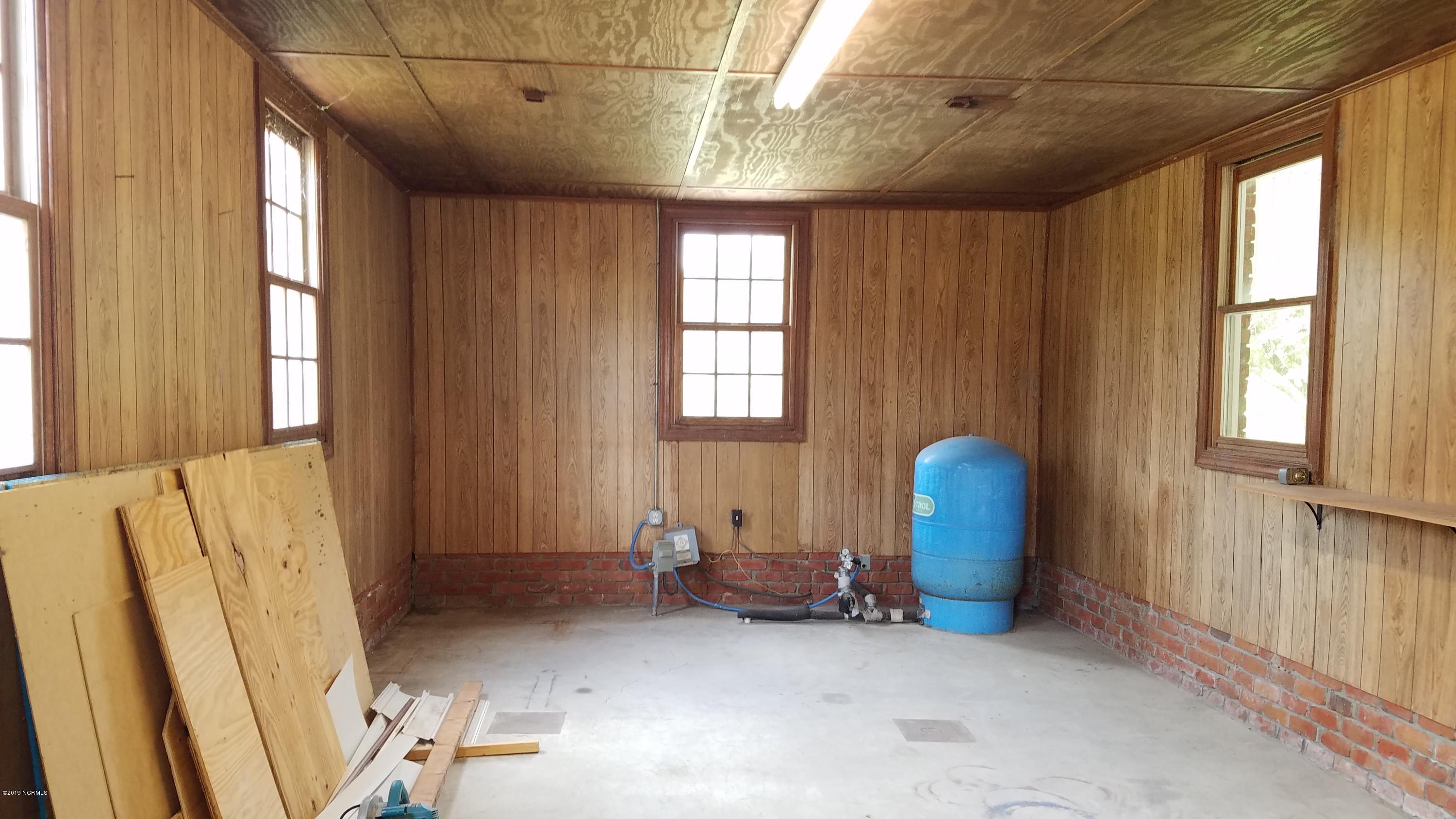 2005 British Road Kinston, NC 28501 - Photo 16 of 61 Detached Shop-Interior