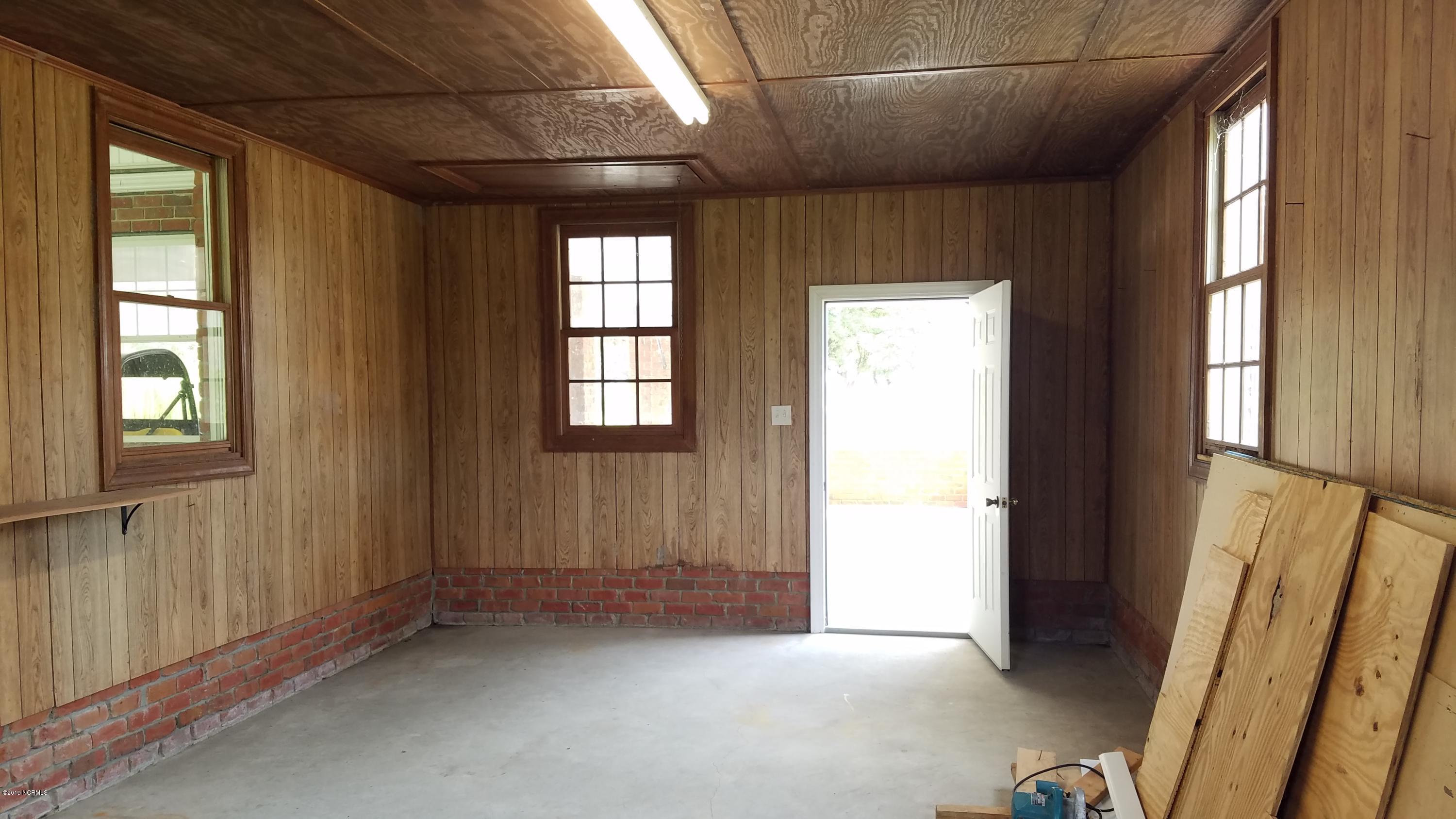 2005 British Road Kinston, NC 28501 - Photo 17 of 61 Detached Shop-Interior