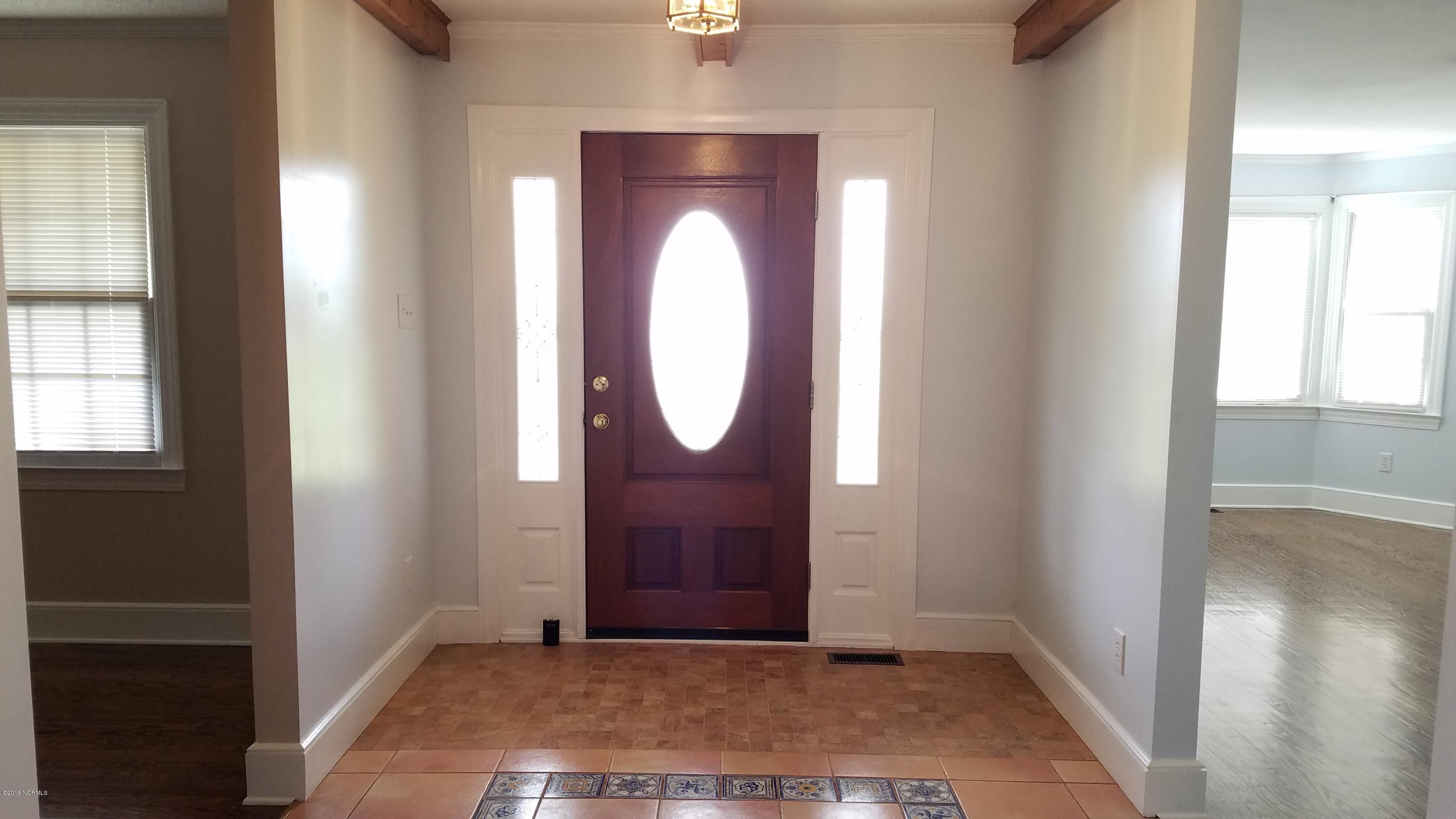 2005 British Road Kinston, NC 28501 - Photo 26 of 61 Foyer