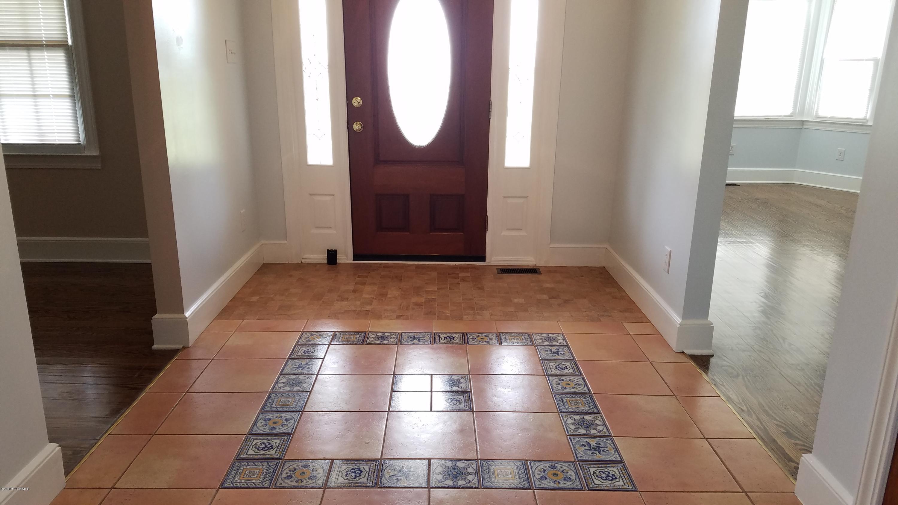 2005 British Road Kinston, NC 28501 - Photo 27 of 61 Foyer