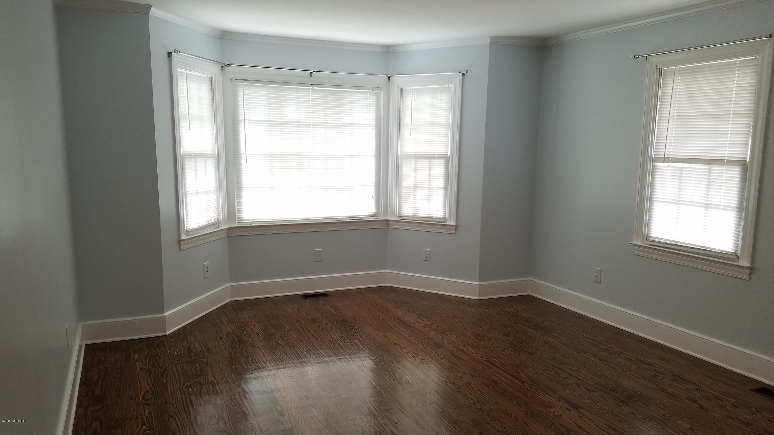 2005 British Road Kinston, NC 28501 - Photo 28 of 61 Living Room