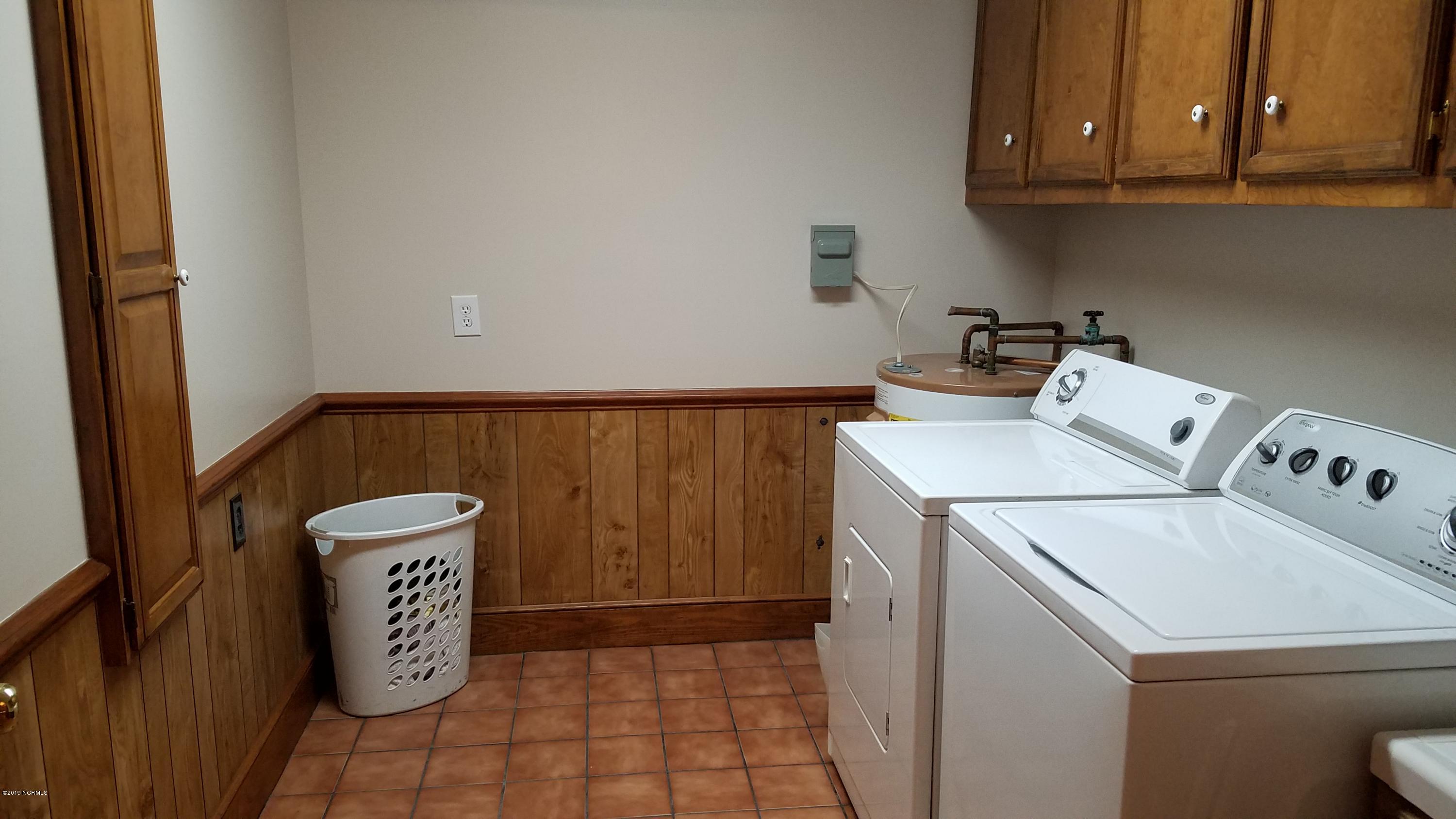 2005 British Road Kinston, NC 28501 - Photo 38 of 61 Laundry Room