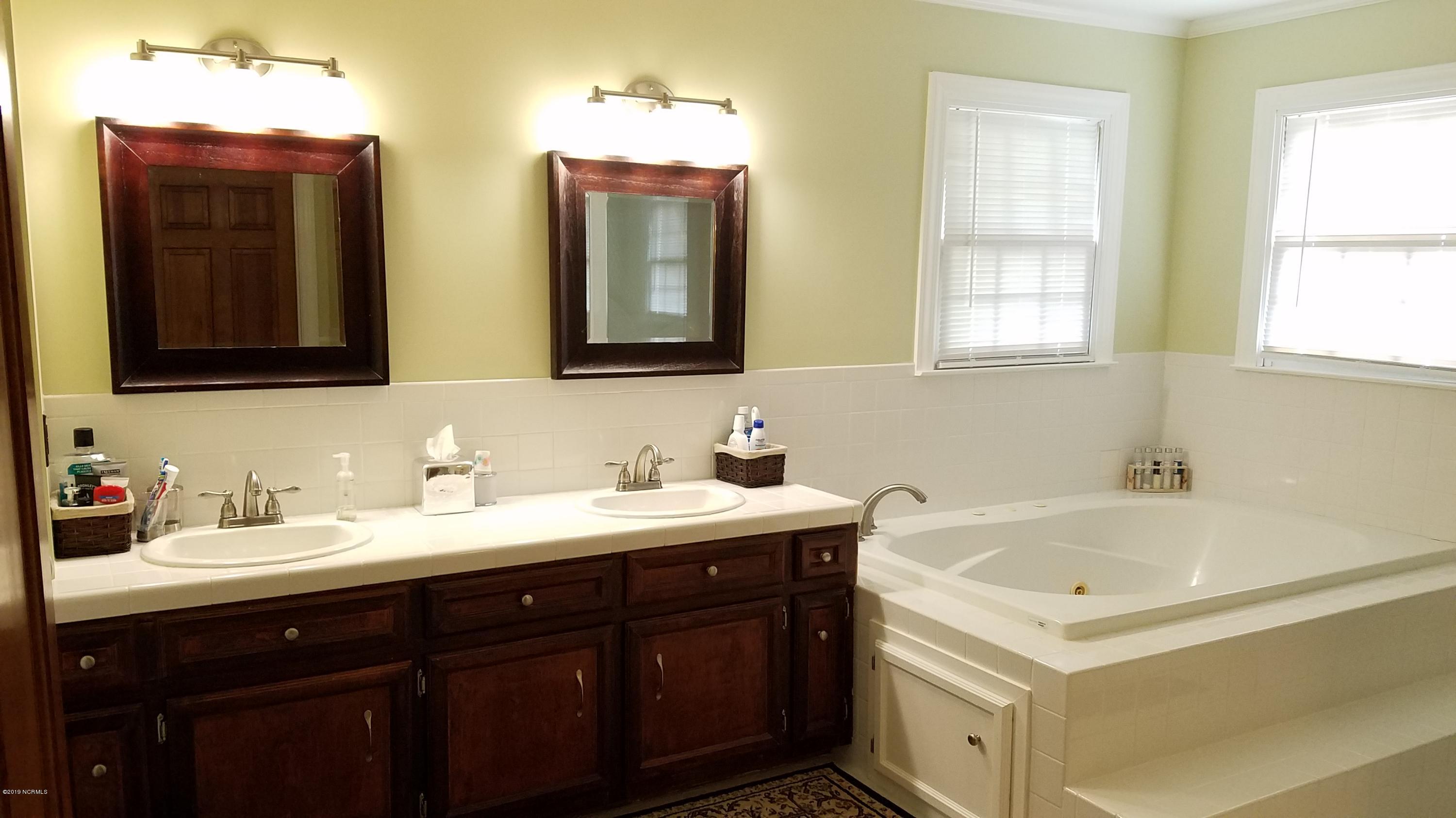 2005 British Road Kinston, NC 28501 - Photo 42 of 61 Master Bath