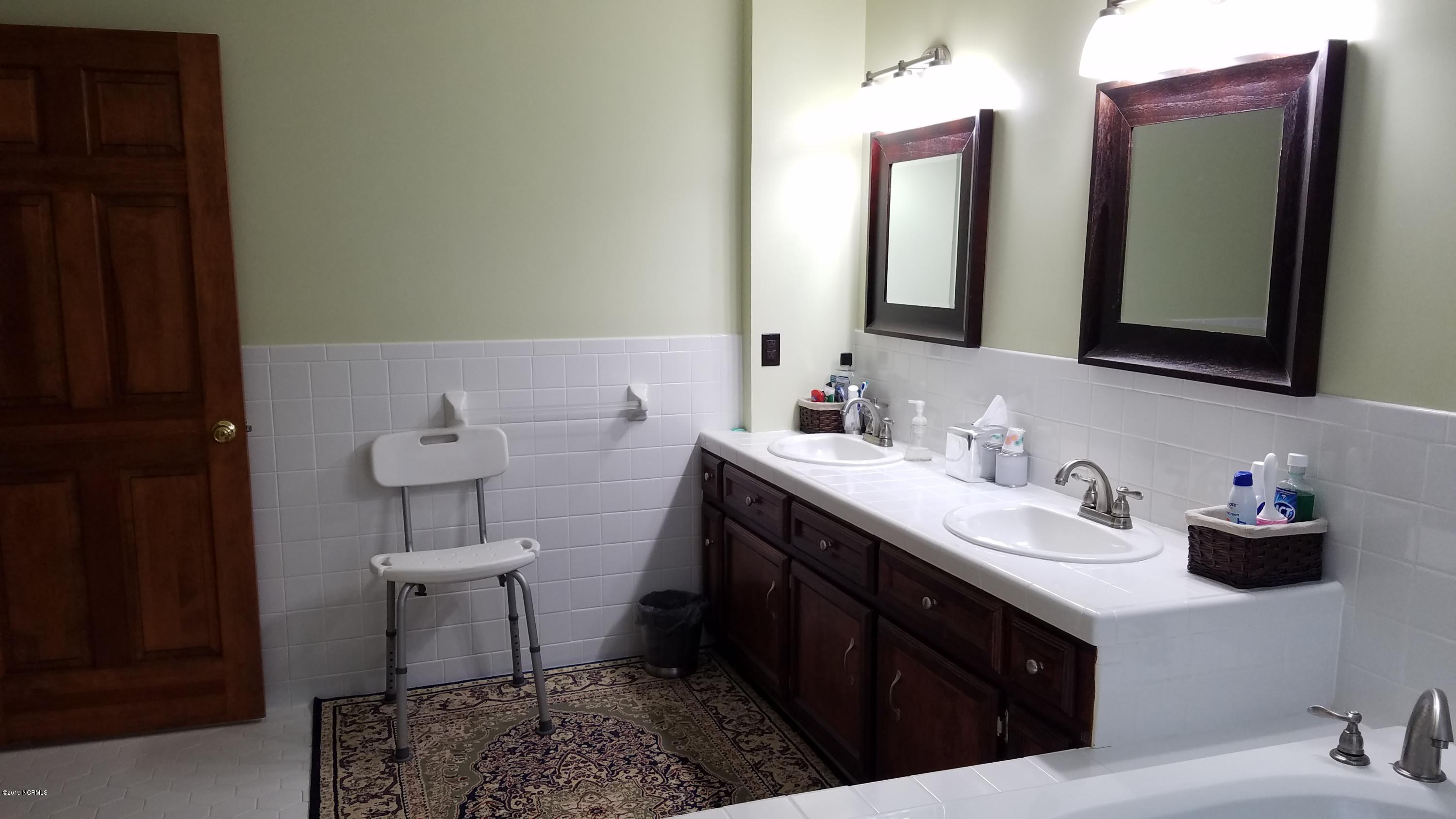 2005 British Road Kinston, NC 28501 - Photo 44 of 61 Master Bath