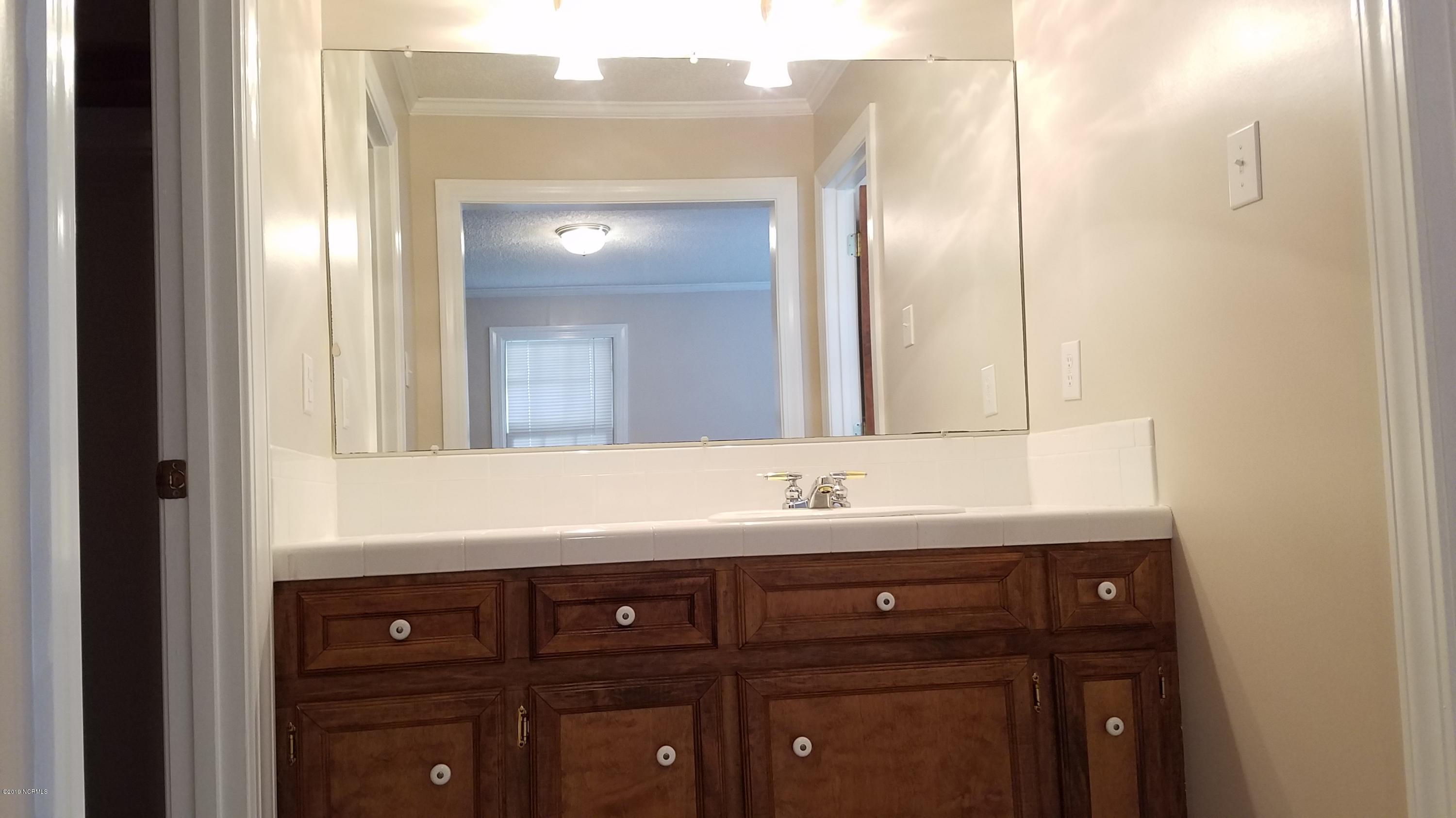 2005 British Road Kinston, NC 28501 - Photo 51 of 61 Private Bath No. 2 in Bedroom No. 2