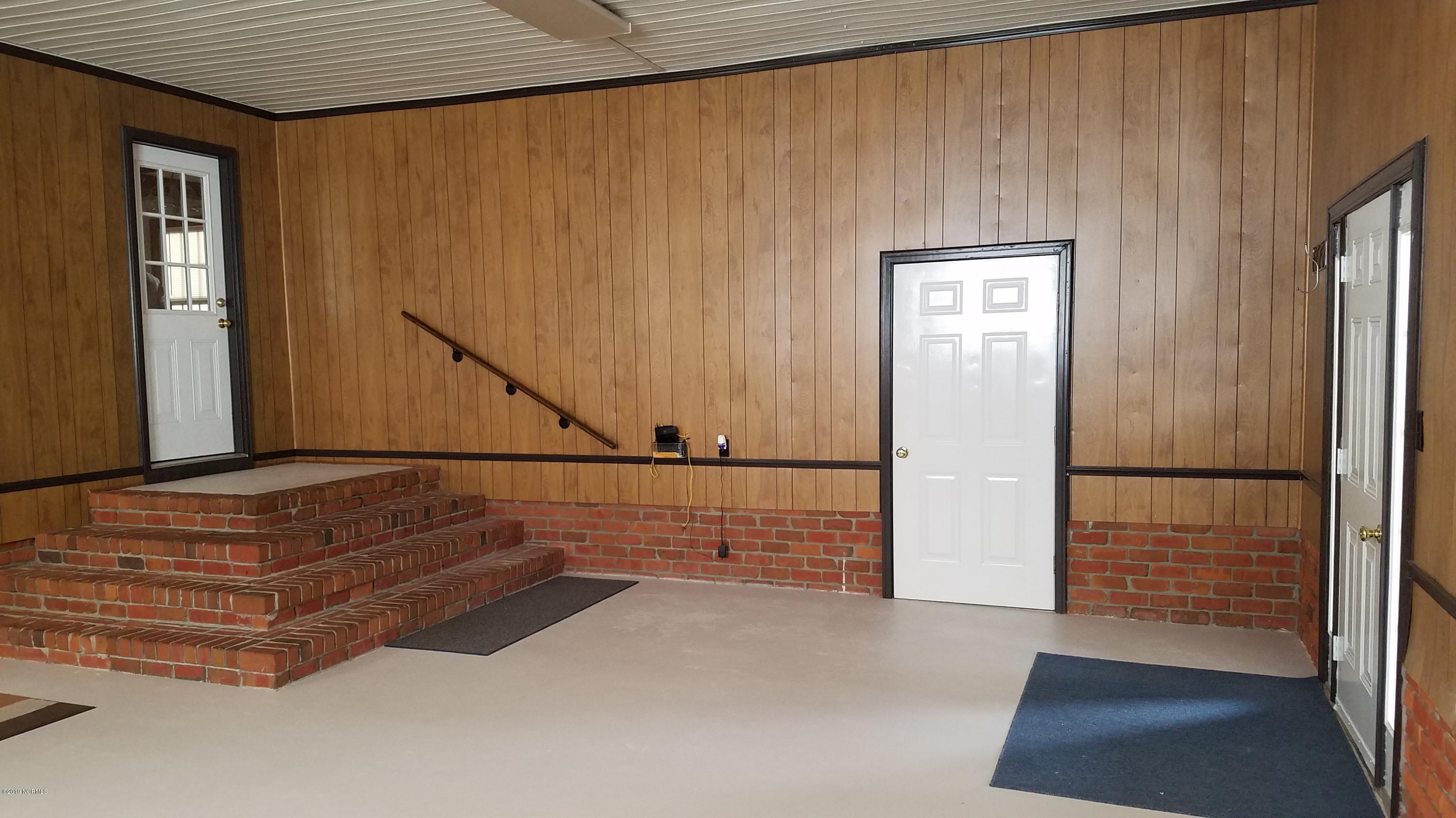 2005 British Road Kinston, NC 28501 - Photo 60 of 61 Family/Rec. Room