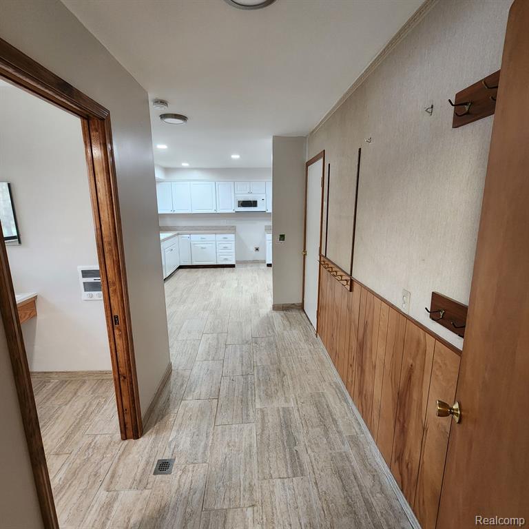 28705 Inkster Road Farmington Hills, MI 48334 - Photo 17 of 24
