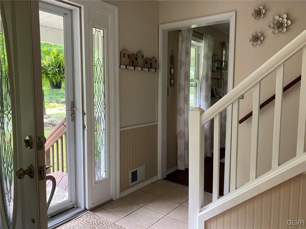 142 Colette Lane Dingmans Ferry, PA 18328 - Photo 4 of 14 a view of a balcony with a hallway