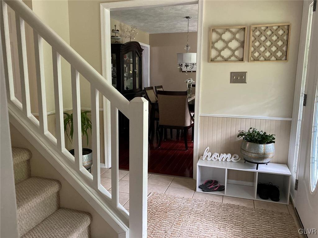 142 Colette Lane Dingmans Ferry, PA 18328 - Photo 5 of 14 a living room with furniture