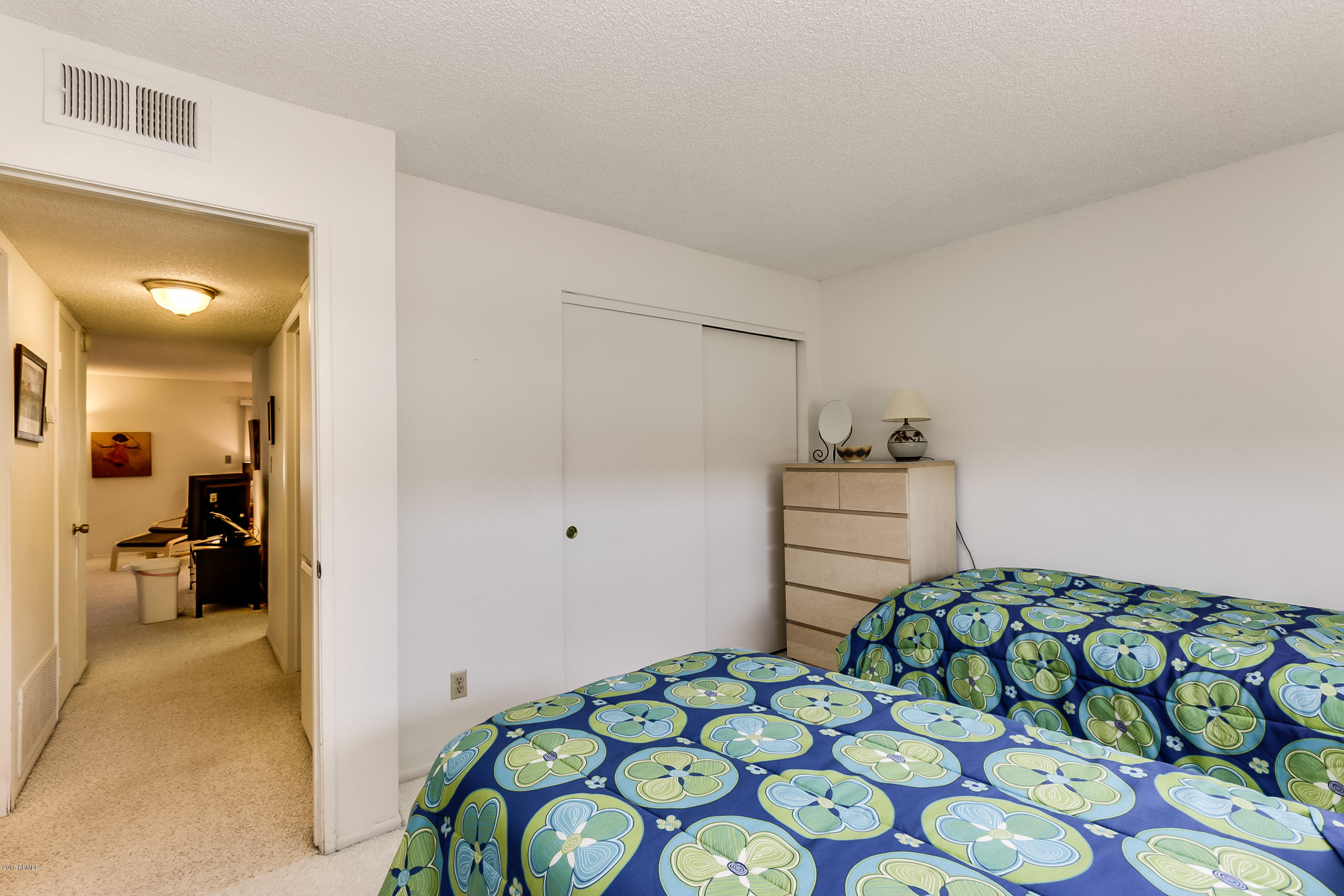 5525 East Thomas Road, Unit Q1 Phoenix, AZ 85018 - Photo 12 of 24 Guest Bedroom