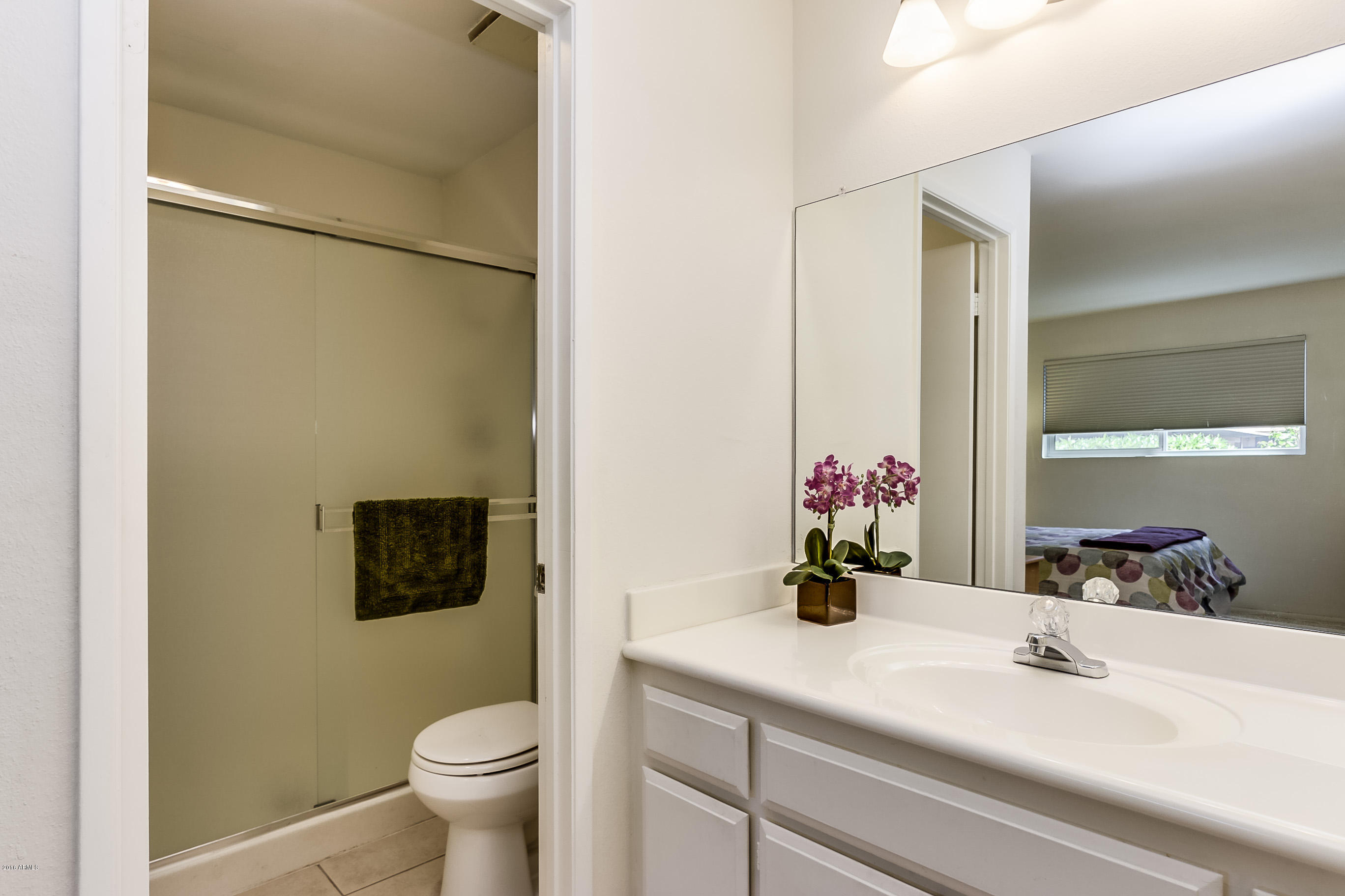 5525 East Thomas Road, Unit Q1 Phoenix, AZ 85018 - Photo 16 of 24 Master Bathroom