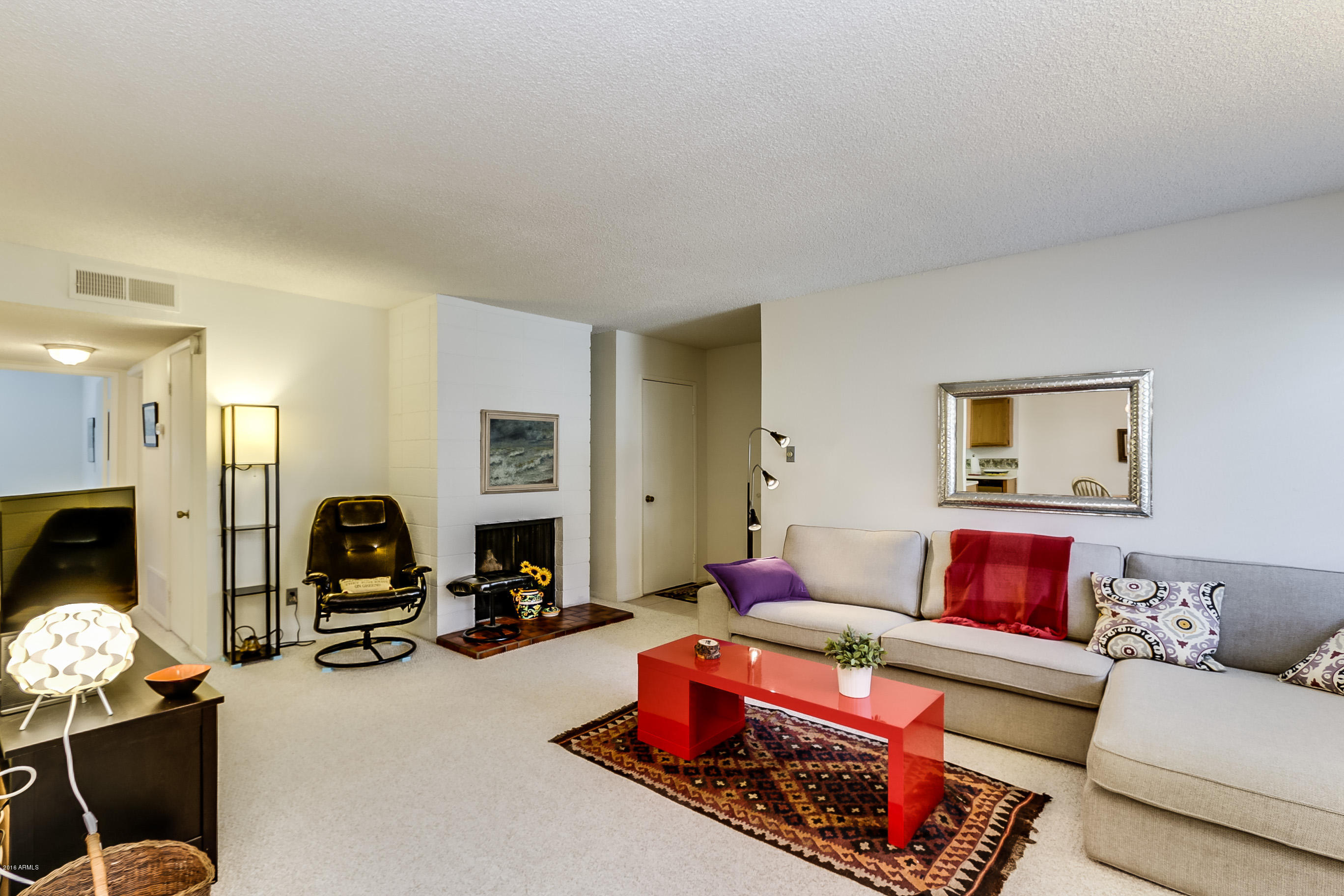 5525 East Thomas Road, Unit Q1 Phoenix, AZ 85018 - Photo 4 of 24 Living Room