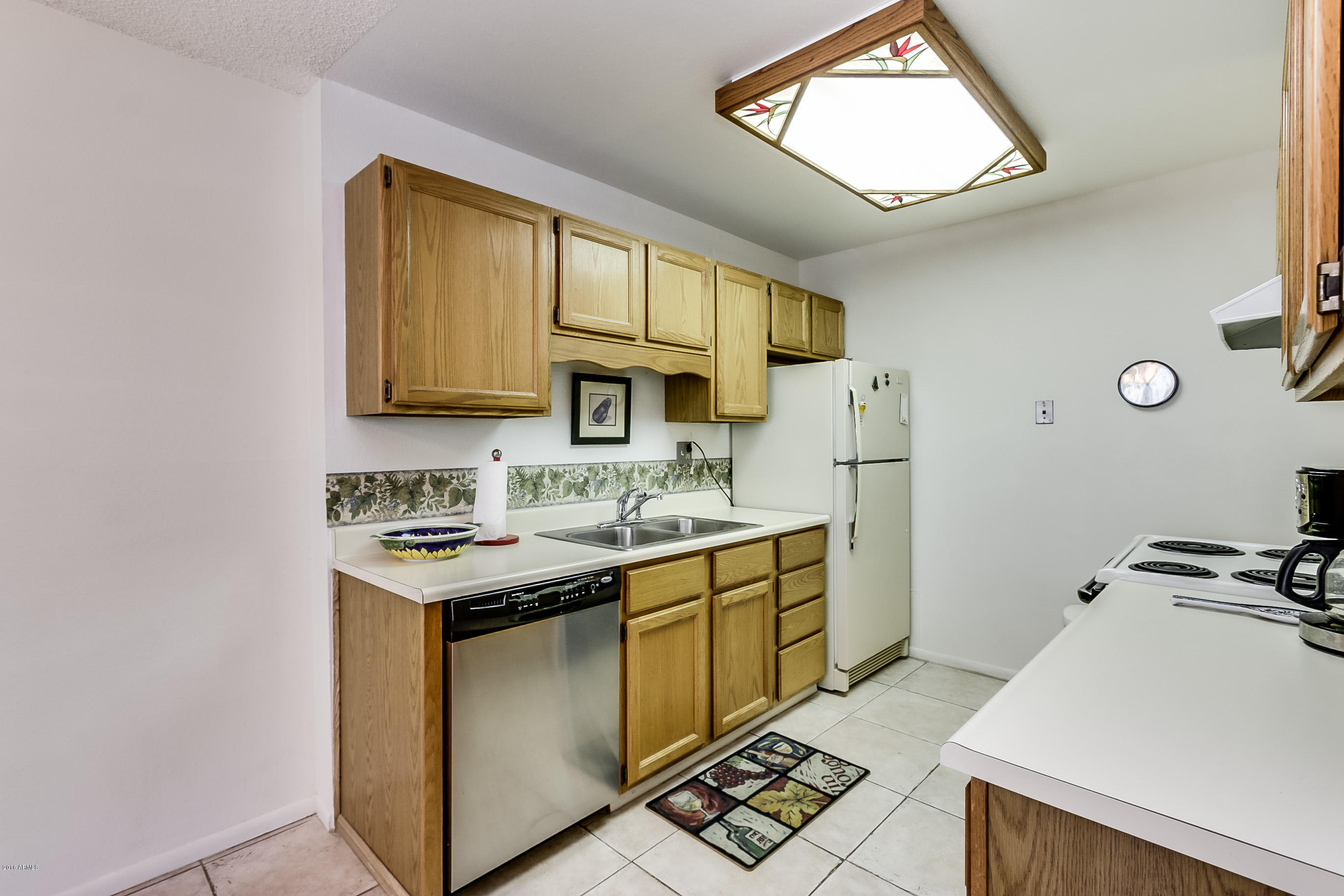 5525 East Thomas Road, Unit Q1 Phoenix, AZ 85018 - Photo 6 of 24 Kitchen