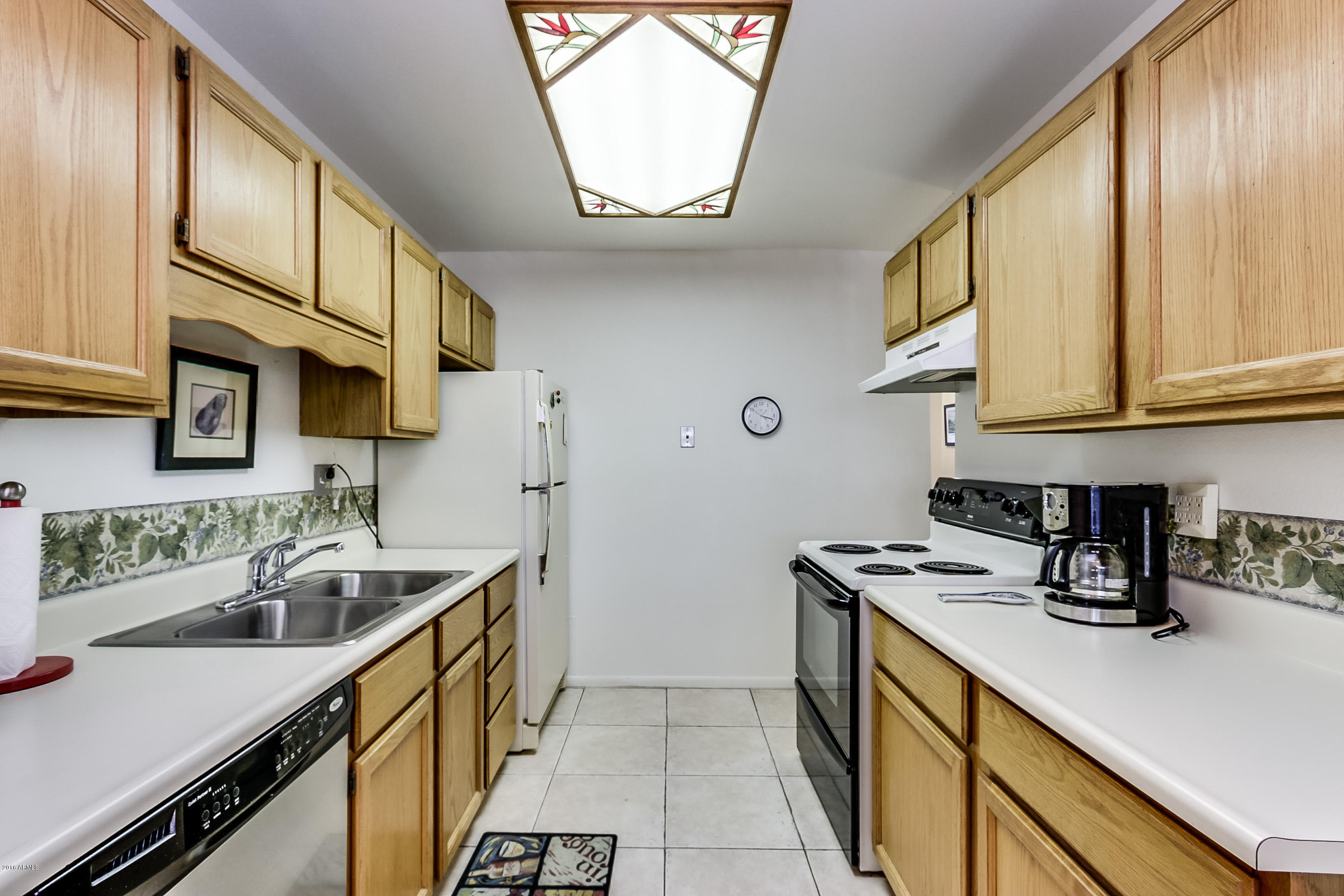 5525 East Thomas Road, Unit Q1 Phoenix, AZ 85018 - Photo 8 of 24 Kitchen