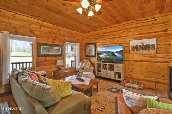 $770,000 | 232 Wildcat Road, Jamestown, TN 38556