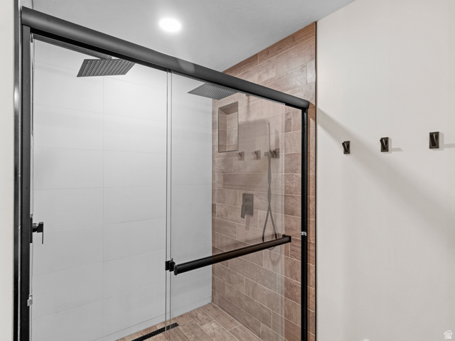 860 South Village Road, Unit D11 St. George, UT 84770 - Photo 12 of 24 Walk in shower with two shower heads
