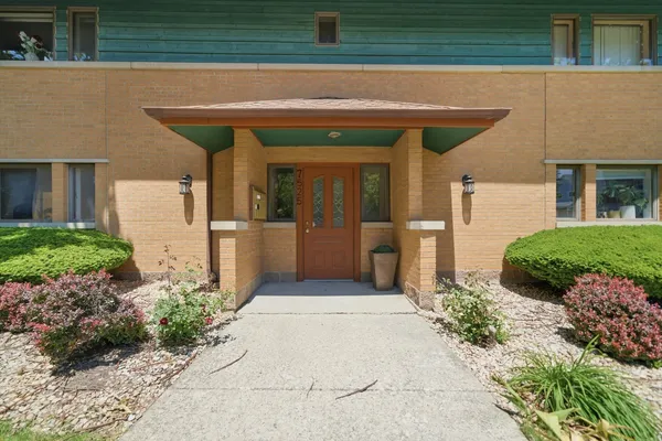 $224,900 | 7525 Adams Street, Unit 1W, Forest Park, IL 60130