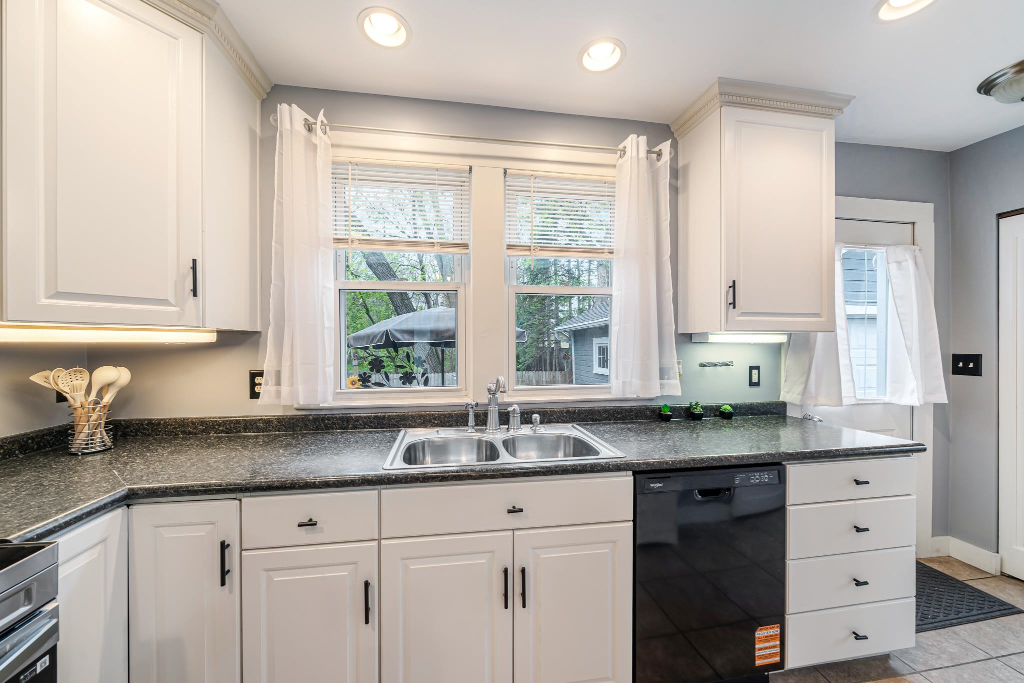 715 North Harriman Street Appleton, WI 54911 - Photo 12 of 39