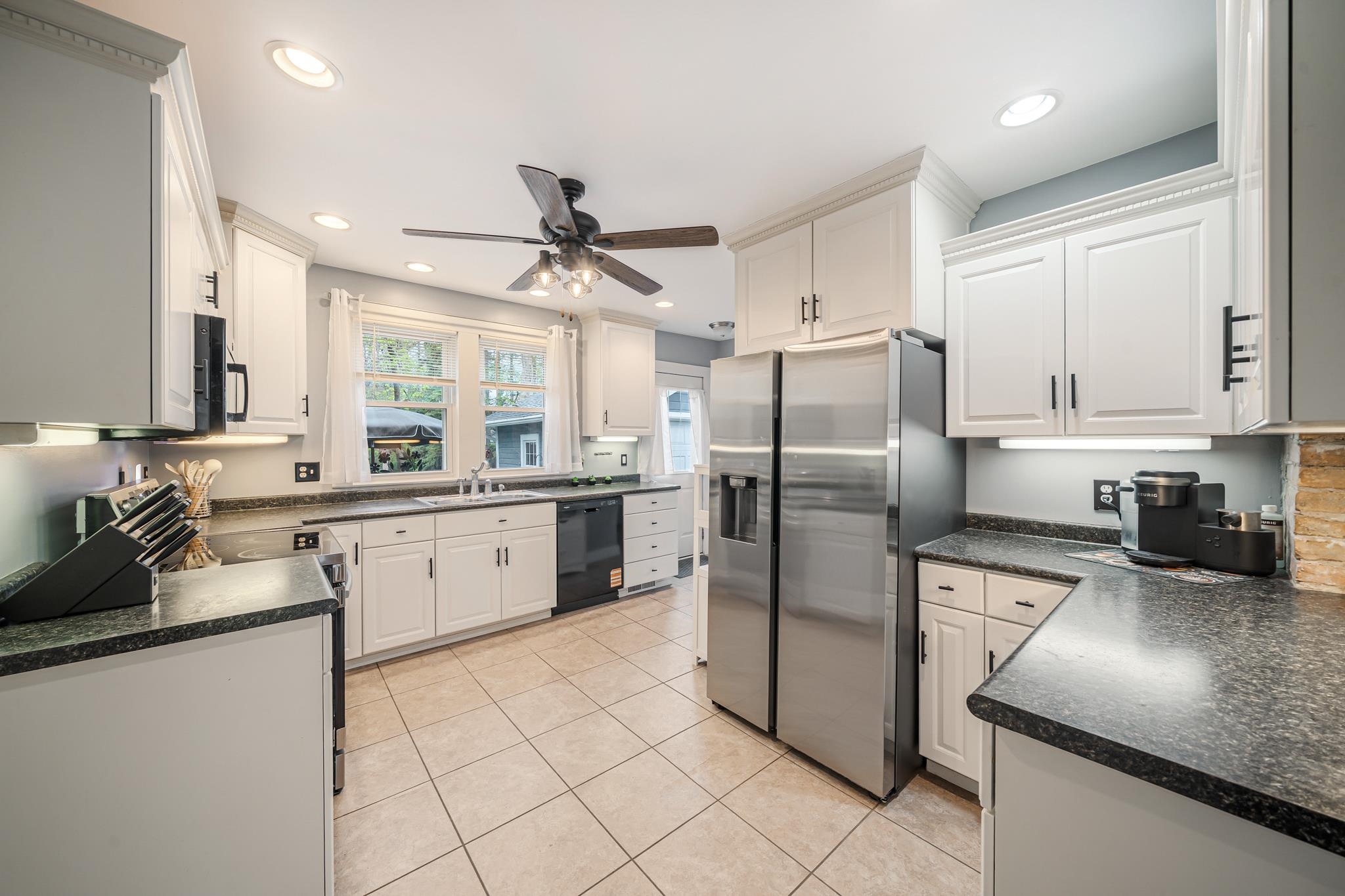 715 North Harriman Street Appleton, WI 54911 - Photo 10 of 39
