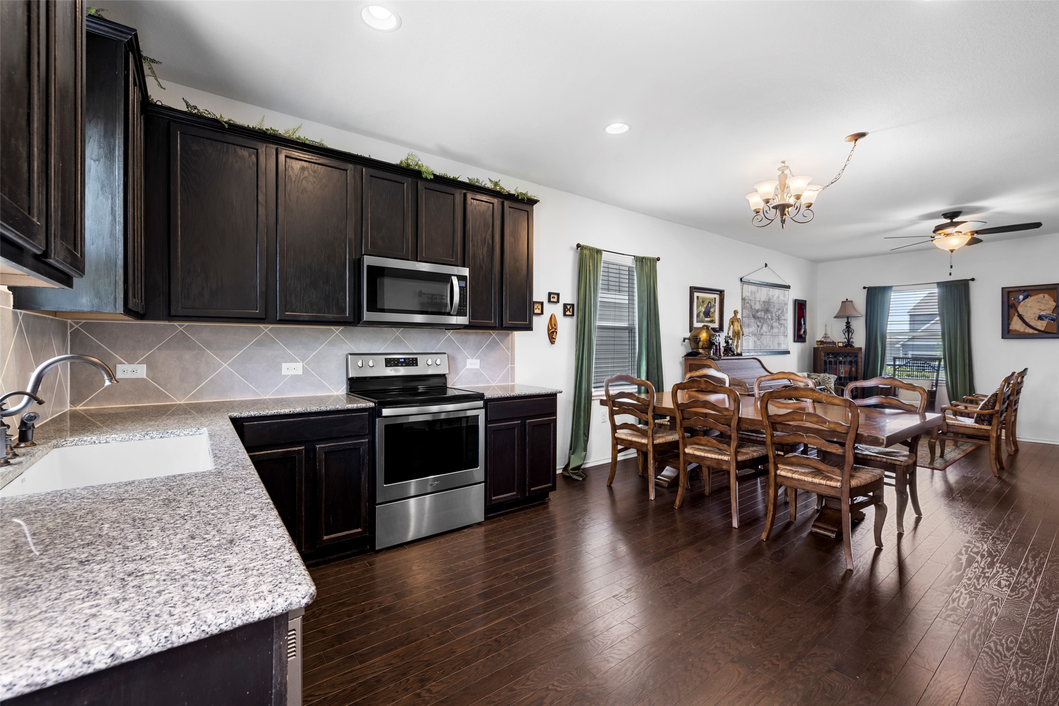 13113 Titanium Street Austin, TX 78754 - Photo 7 of 39 High ceilings!