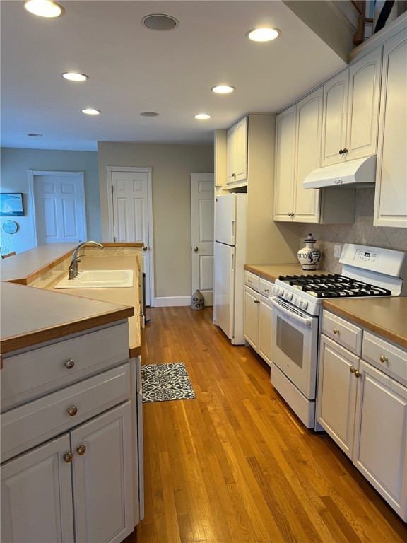 611 Wolcott Avenue Middletown, RI 02842 - Photo 7 of 31