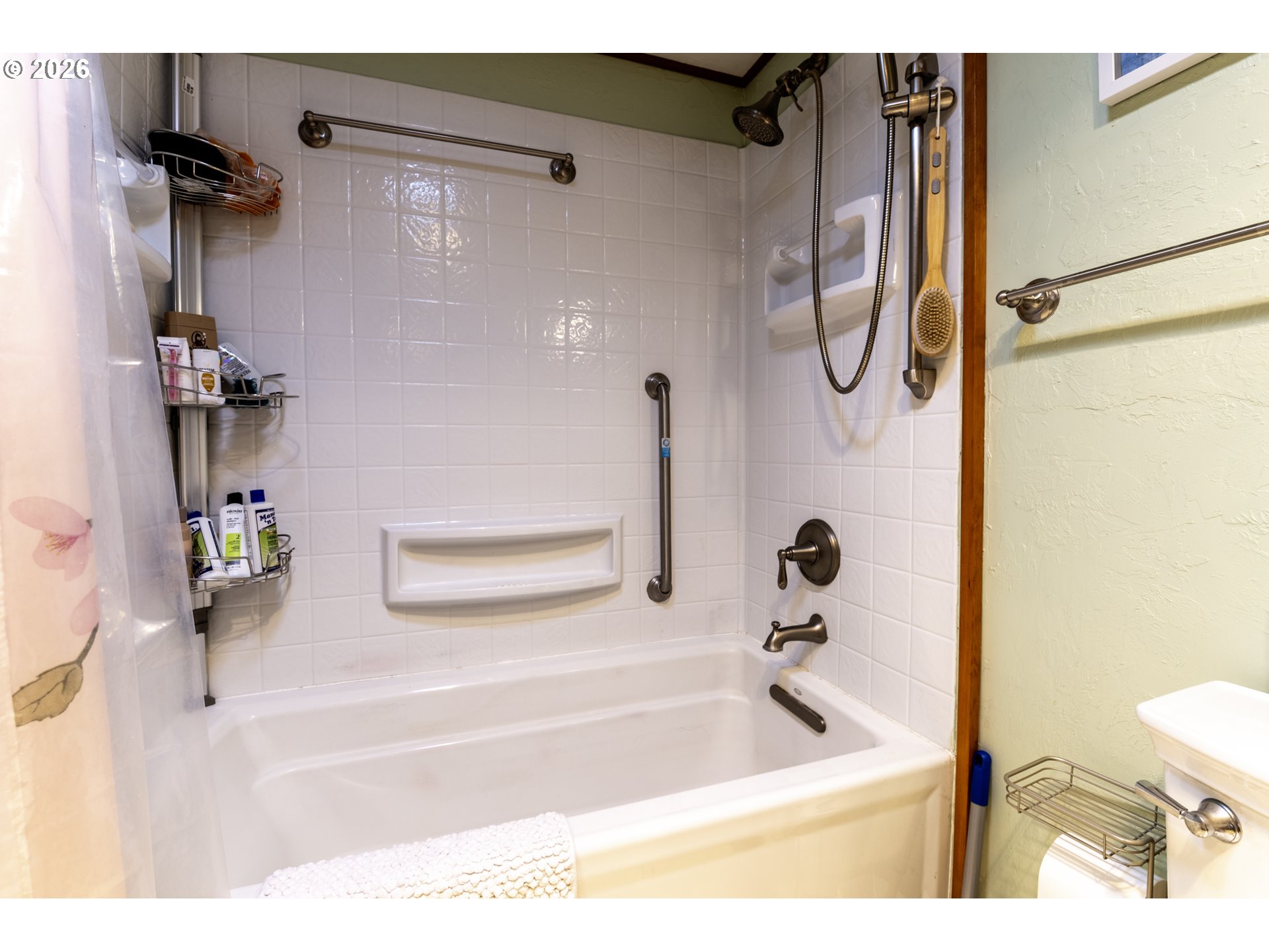 1903 17th Street Florence, OR 97439 - Photo 18 of 48 Bathroom